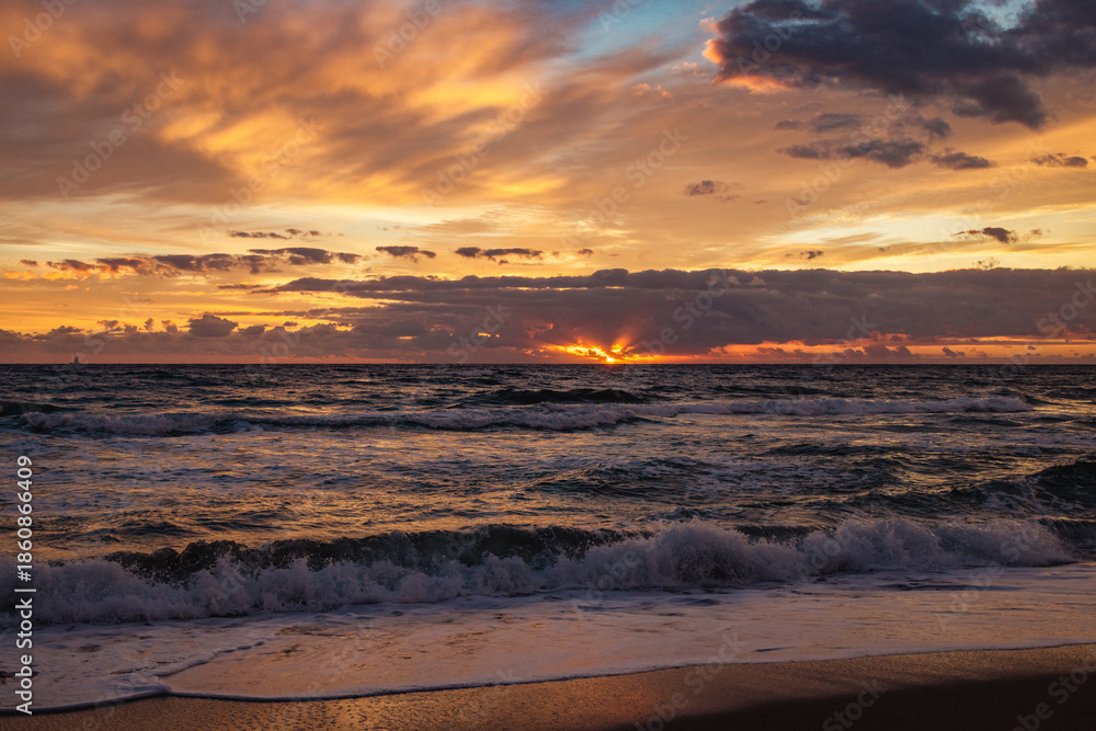 Fototapeta premium Sunrise Over Atlantic Ocean Near Boca Raton Florida
