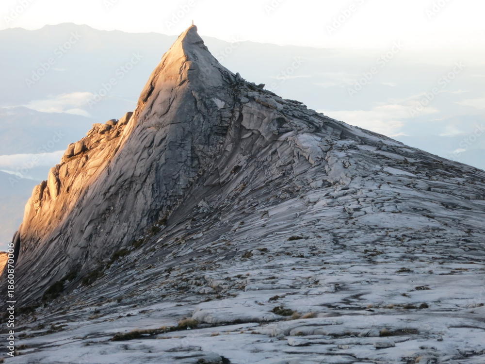 Naklejka premium マレーシアの東南アシア最高峰のキナバルに行ってきた。４０００mを超す後方である。国際色豊かの登山者であふれていた。