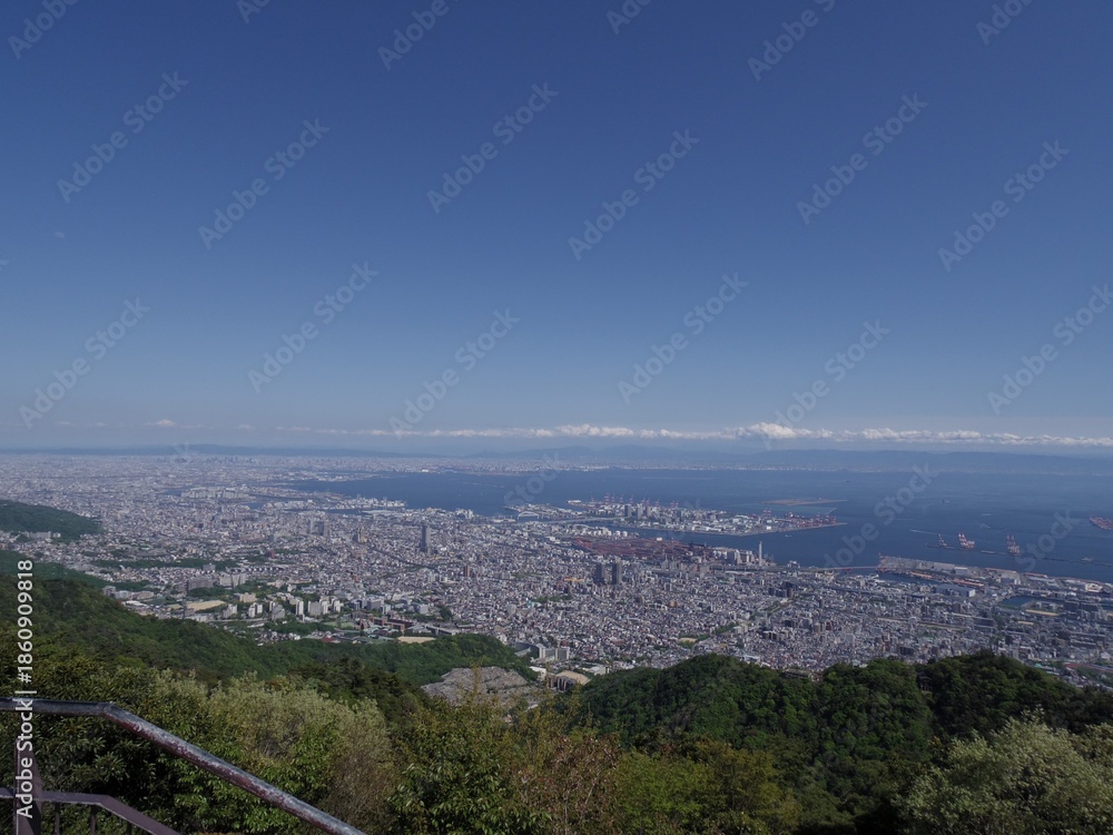 Obraz premium 高台から望む神戸市の全景と港湾