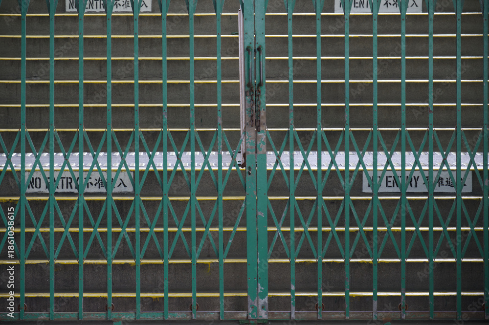 Obraz premium 階段と柵の幾何学模様