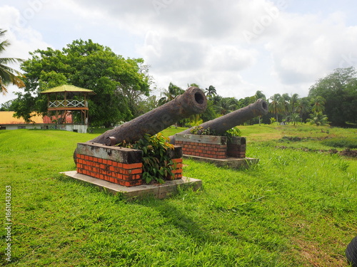 Tableau sur toile Historic Cannons at Fort Nieuw-Amsterdam (est. 1734) in Suriname
