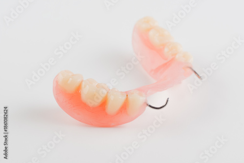 Removable plastic dentures for dental restoration