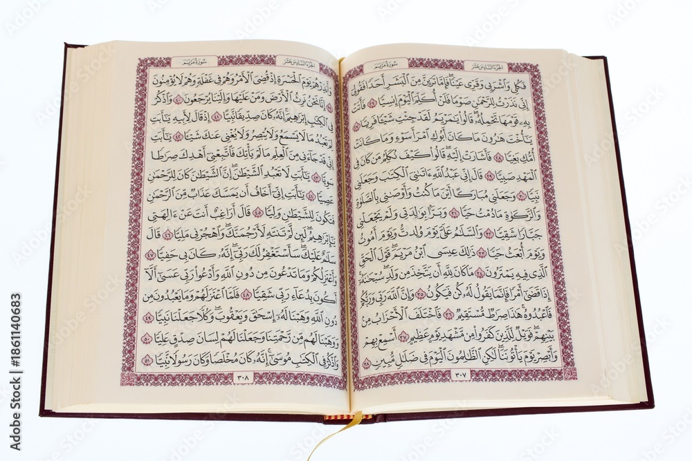 Obraz premium Open Holy Quran book with Arabic calligraphy isolated on white background top view