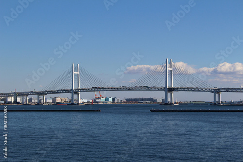 Wallpaper Mural 横浜ベイブリッジが見える風景　雲がほとんど無い青空、青い海にかかる橋 Torontodigital.ca