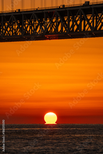 明石海峡大橋・夕景・だるま夕日