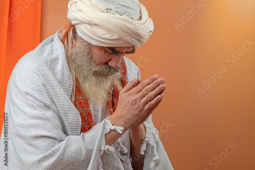 Photos Senior man in a turban is associated with a Hindu, Jain, Buddhist