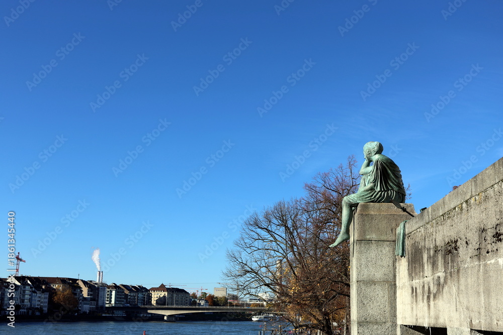 Fototapeta premium Helvetica auf Reisen am Rhein in Bssel
