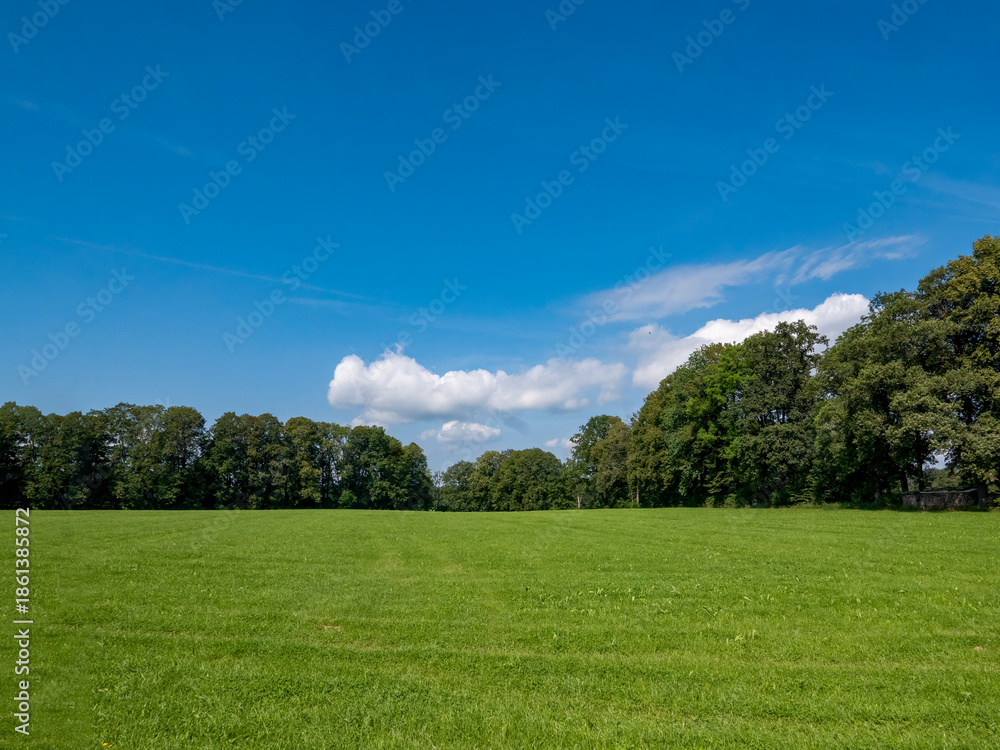 Obraz premium Beautiful pre-Alpine landscape with blue skies in the district of Miesbach in Bavaria.