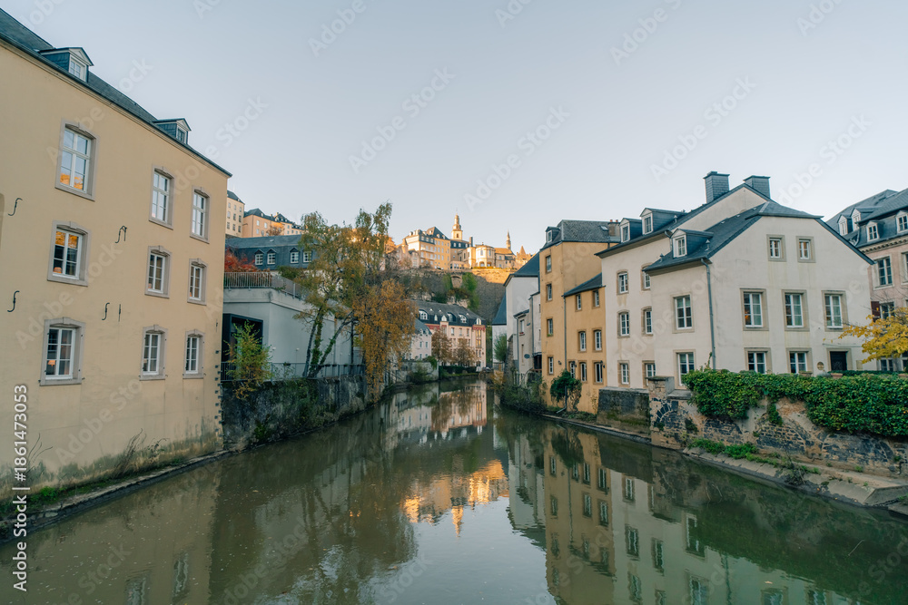 Obraz premium View of the old town of Luxembourg from the Grund district of the Luxembourg city of Luxembourg - 1 oct 2025