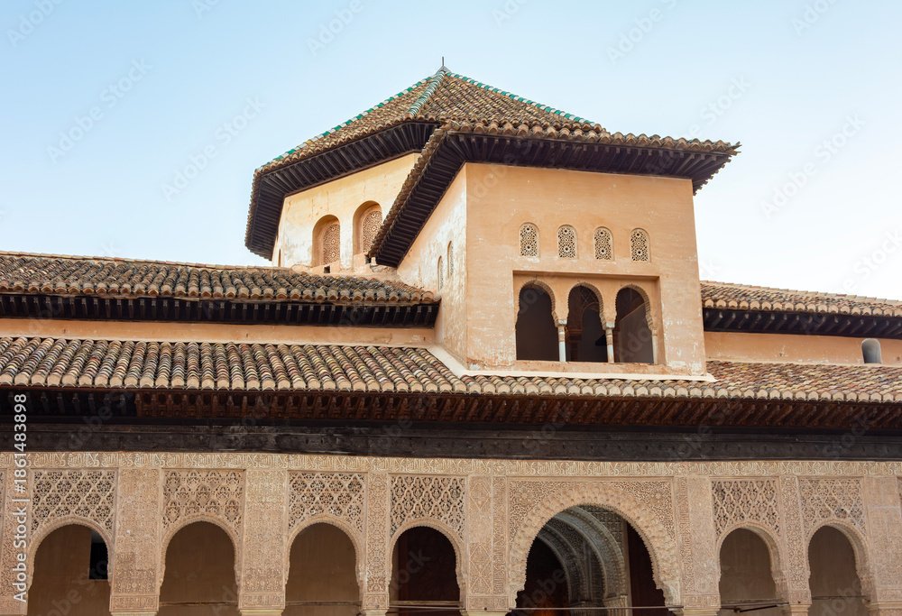 Obraz premium Court of Lions in Nasrid palace of Alhambra, Granada, Spain