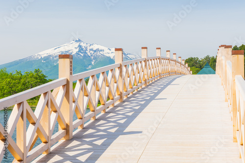 日本の風景・初夏　青森県鶴田町　岩木山と鶴の舞橋　