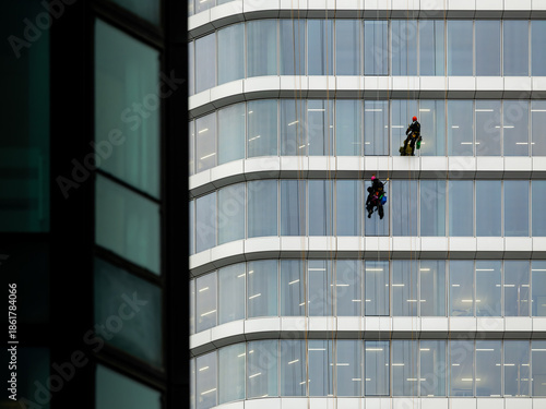 Nettoyeur de vitre sur gratte-ciel