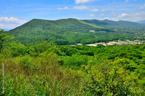 夏の丹沢山地　高指山より望む鉄砲木ノ頭（明神山）と三国山稜
