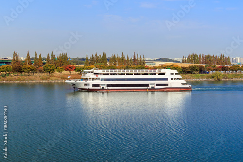 인천시 경인아라뱃길과 유람선