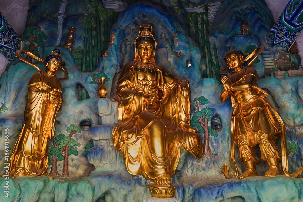 Fototapeta premium Asia, China, Luoyang, Shaolin Kung Fu Temple, buddhist temple