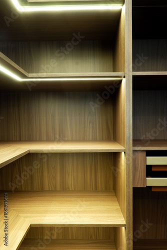 Φωτογραφία Close-up of empty custom wooden wardrobe shelves featuring rich walnut grain texture