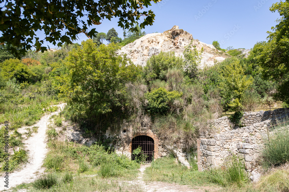 Obraz premium Water mills park (Parco dei Mulini) with hot springs at Bagno Vignoni, municipality of San Quirico d'Orcia, Province of Siena, Tuscany, Italy