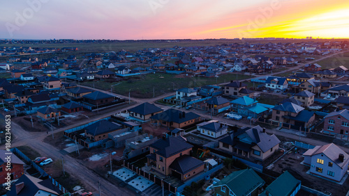 Fotografia Aerial view of the suburbs at sunset