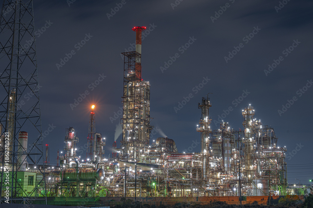 Fototapeta premium 日本の三重県四日市市のとても美しい工場夜景