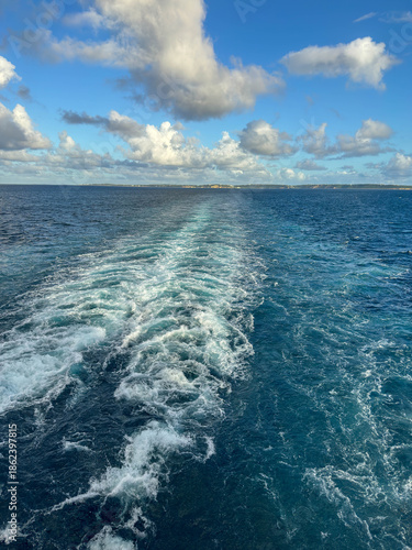 Canvas-taulu The churning blue water of a cruise ship wake on the Atlantic Ocean