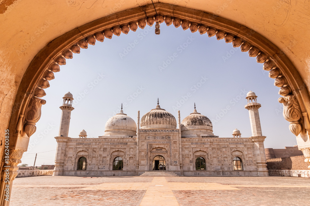 Fototapeta premium Abbasi Mosque in Derawar, Punjab province, Pakistan