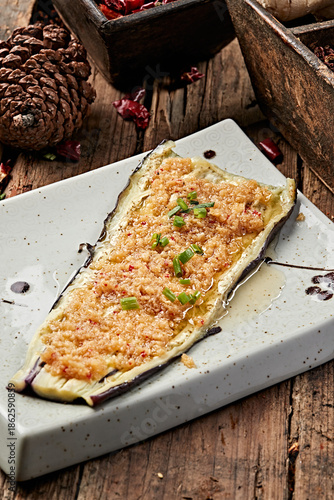 Garlic-grilled long eggplant