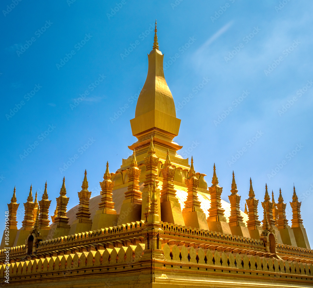 Fototapeta premium Breathtaking closeup of the Great Stupa Pha That Luang (the national symbol of Laos) in downtown Vientiane, Laos