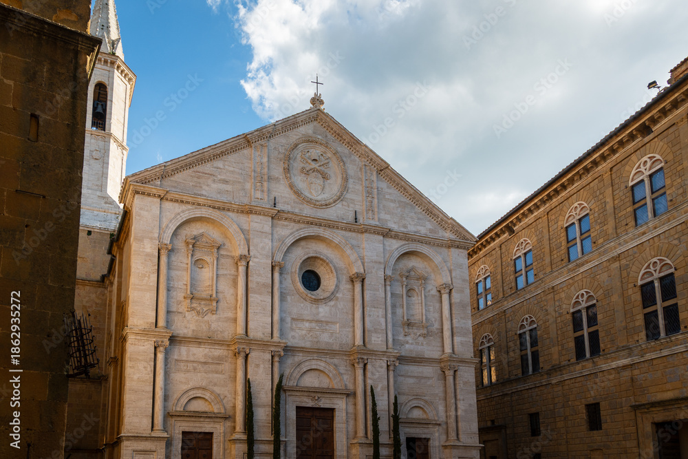 Obraz premium View of the architectural typology of the city of Pienza, in the province of Siena, Tuscany, Italy.