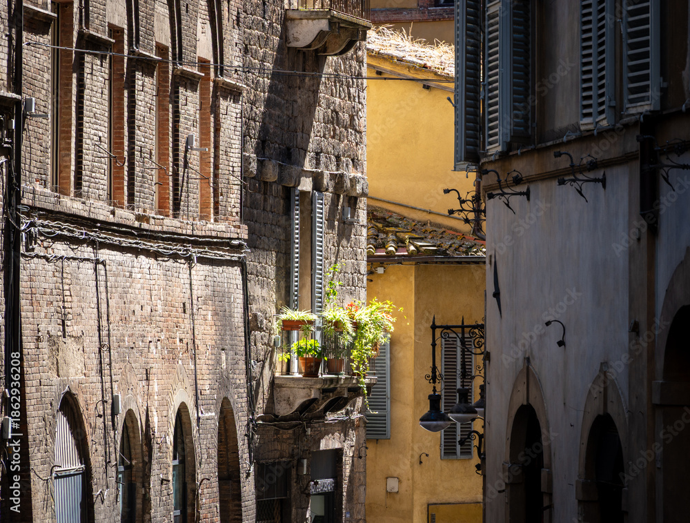 Naklejka premium View of the streets of Siena, with its typical Tuscan architecture. Siena, Italy.