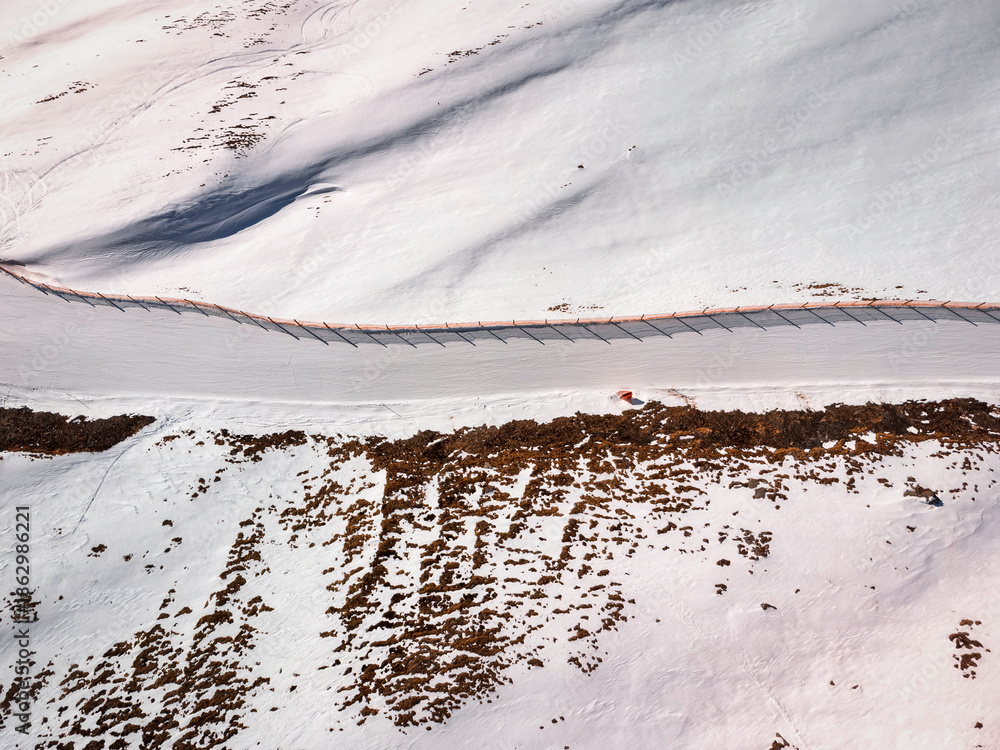 Φωτογραφία Ski slope in the Austrian resort of Mayrhofen (Zillertal) - Top down aerial view