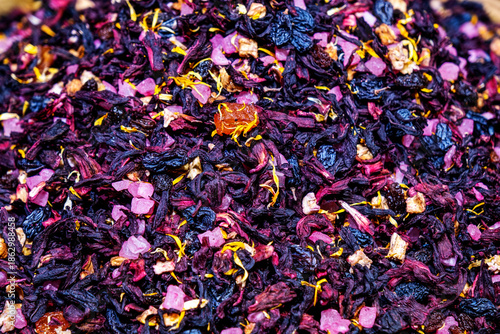 Fotografie a loose-leaf fruit infusion, likely a hibiscus petals or a similar cherry-flavored blend