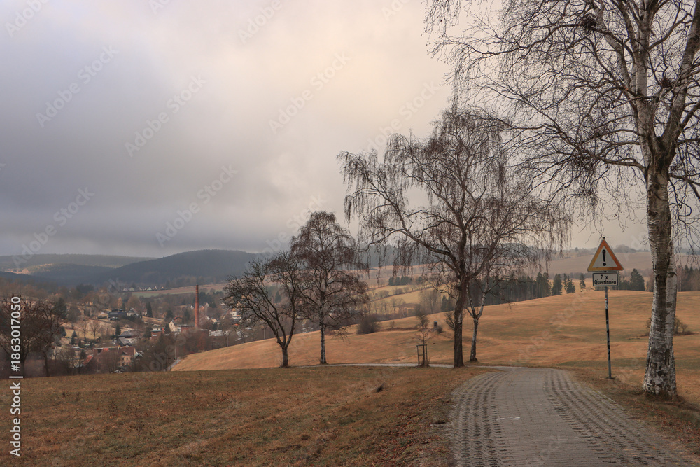 Naklejka premium Auf dem Zschopautal-Radweg oberhalb von Tannenberg im Erzgebirge