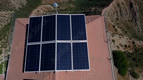 solar panels on rooftop, モダンな家の太陽ソーラーパネル