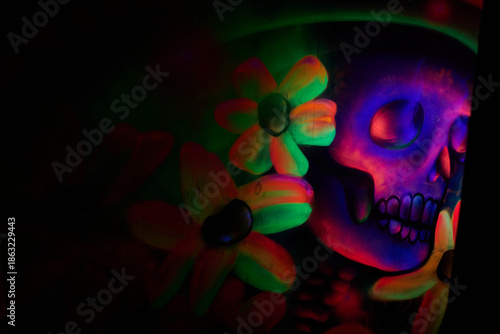 Tableau sur toile Vibrant skull with colorful flowers