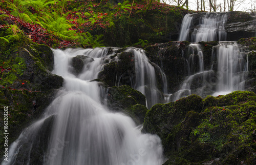The Matxaingo ur-salto waterfall in Areso cascades down rocks and moss. The long exposure turns the water into white silk, capturing the natural peacefulness of Navarre.