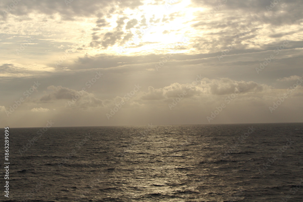 Naklejka premium Sailing The Atlantic