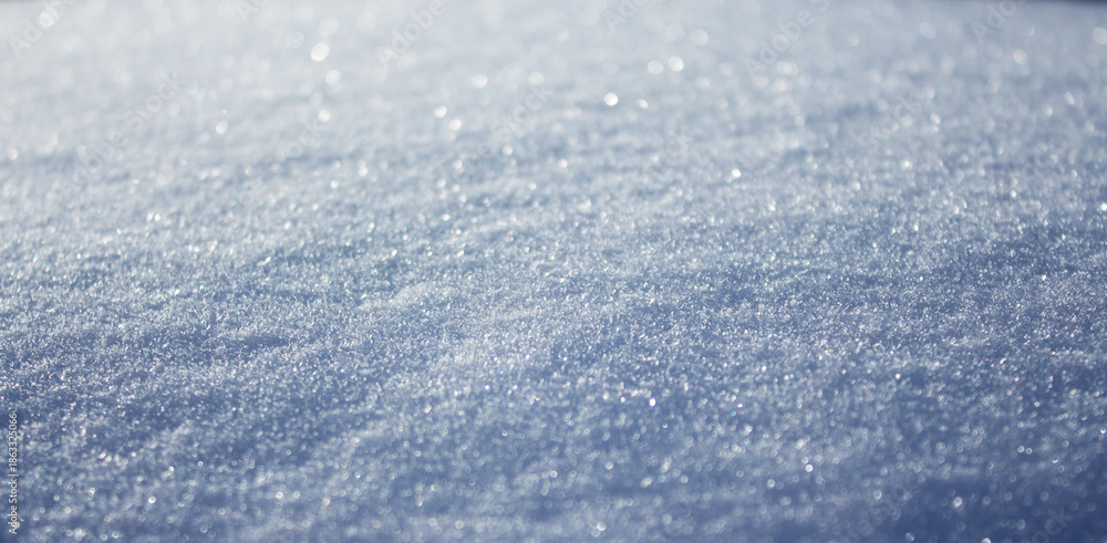 Obraz premium Horizontal winter night background with flat snow surface and holiday twinkling