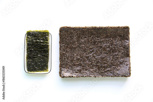 바다에서 자란 해초를 말려서 만든 음식