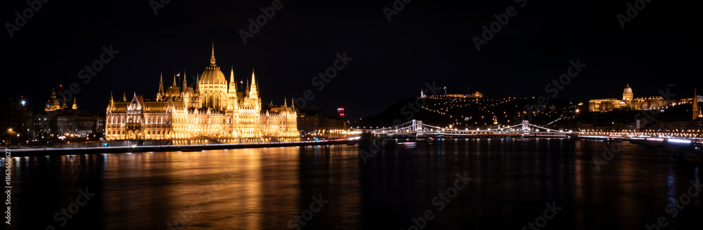 Fototapeta premium The city of Budapest in panorama
