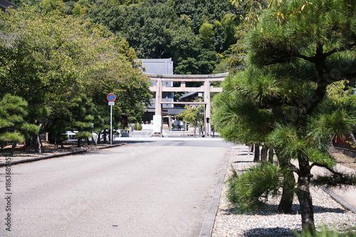 愛媛県の護国神社参道