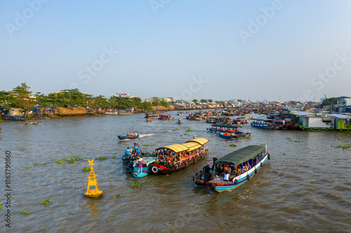 Εκτύπωση καμβά Tourist boats with covered roofs move along the busy river at Cai Rang floating market in Can Tho, Mekong Delta, Vietnam