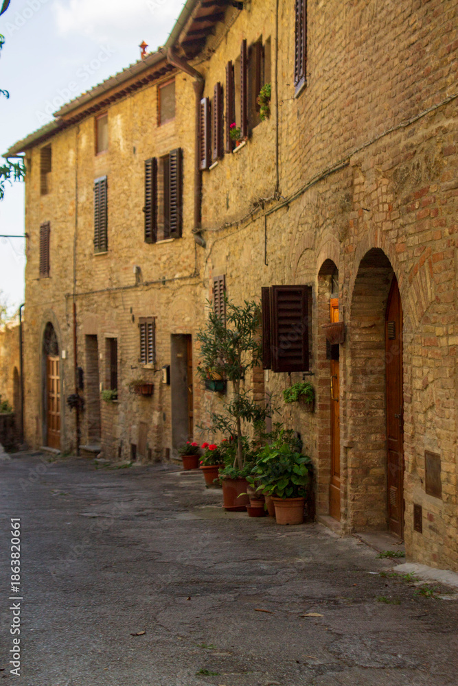 Obraz premium The village of Volterra in Tuscany 