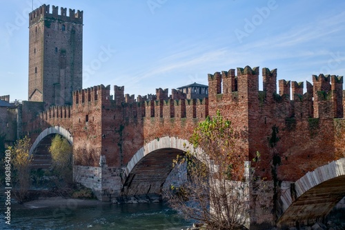 Camminare e fotografare le bellezze di Verona in Italia  nelle sue parti più affascinanti