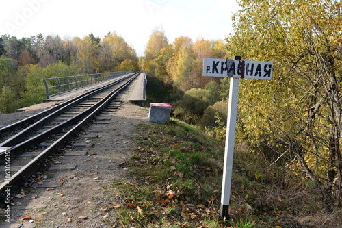Tableau sur toile The old railway on the arch bridge over the Krasnaya River in the Kaliningrad re