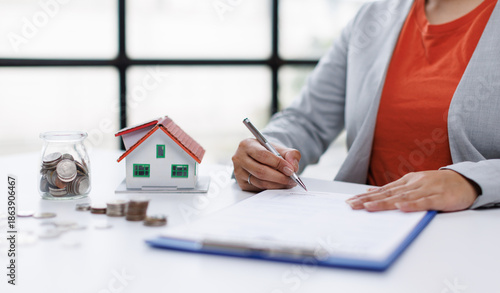 Real estate agent Delivering sample homes to customers, mortgage loan contracts. Make a contract for hire purchase and sale of a house. and home insurance contracts, home mortgage loan concepts
