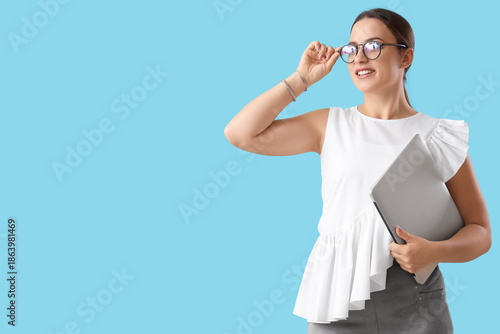 Beautiful businesswoman wit...