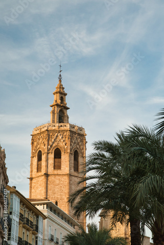 Wallpaper Mural View of the El Miguelete tower, the iconic bell tower of Valencia Cathedral.
 Torontodigital.ca