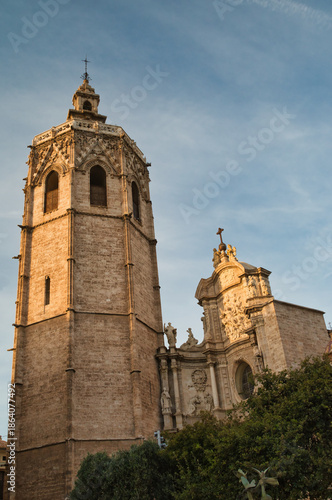 Wallpaper Mural View of the El Miguelete tower, the iconic bell tower of Valencia Cathedral.
 Torontodigital.ca