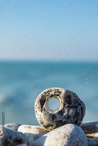 Hühnergott  Lochstein  an der  Nordeuropäischen Küste