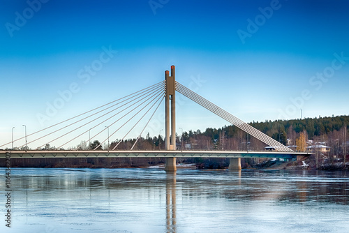 Fotografía The famous Lumberjack's Candle Bridge over Kemijoki river in Rovaniemi, Finland